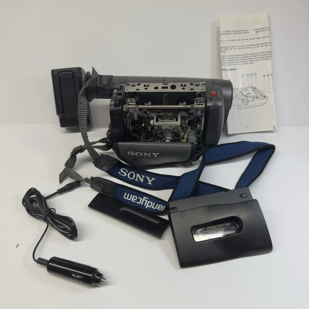 Sony CCD-TRV22 Handycam Video8 8mm Camcorder For Parts or Repair Vintage